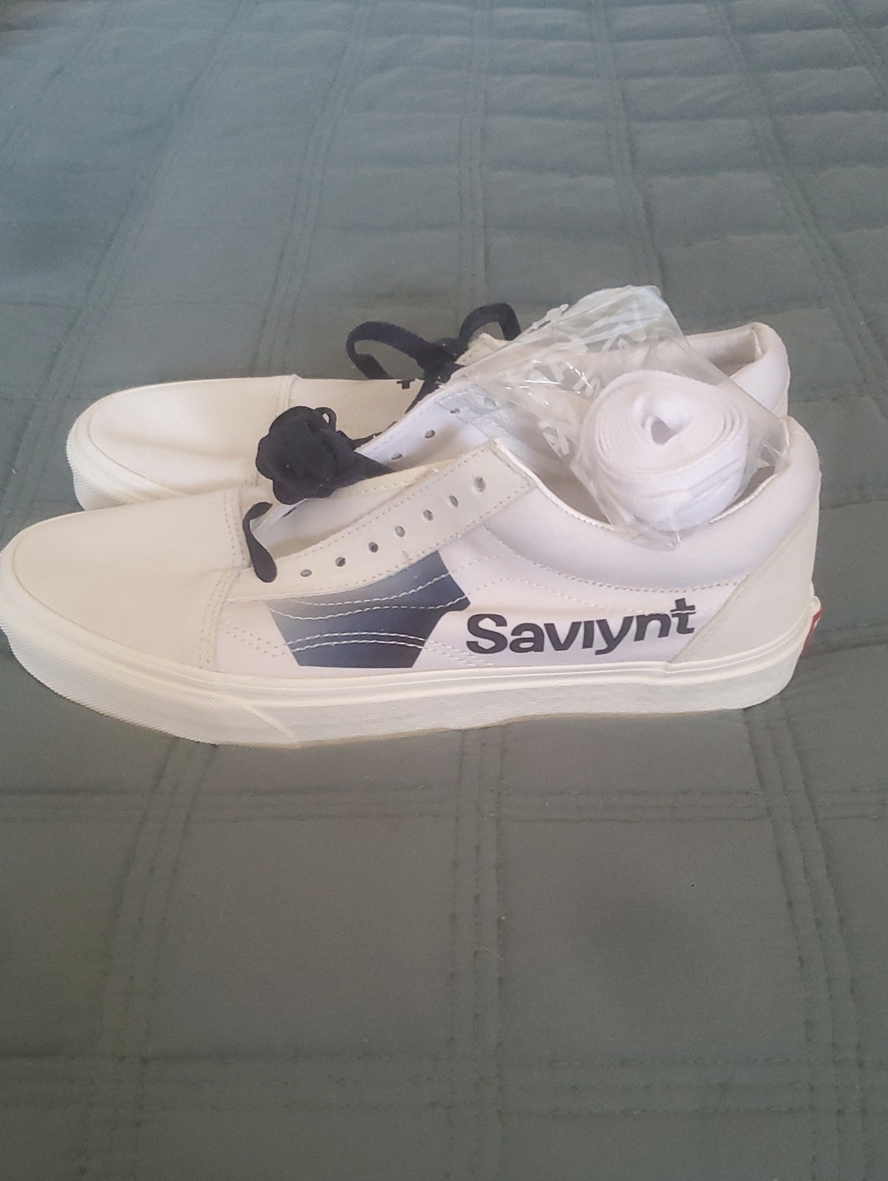 Vans Saviynt White Sneakers with Navy Logo
